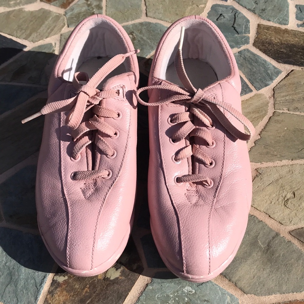 Easy Spirit ant-gravity pink sneakers